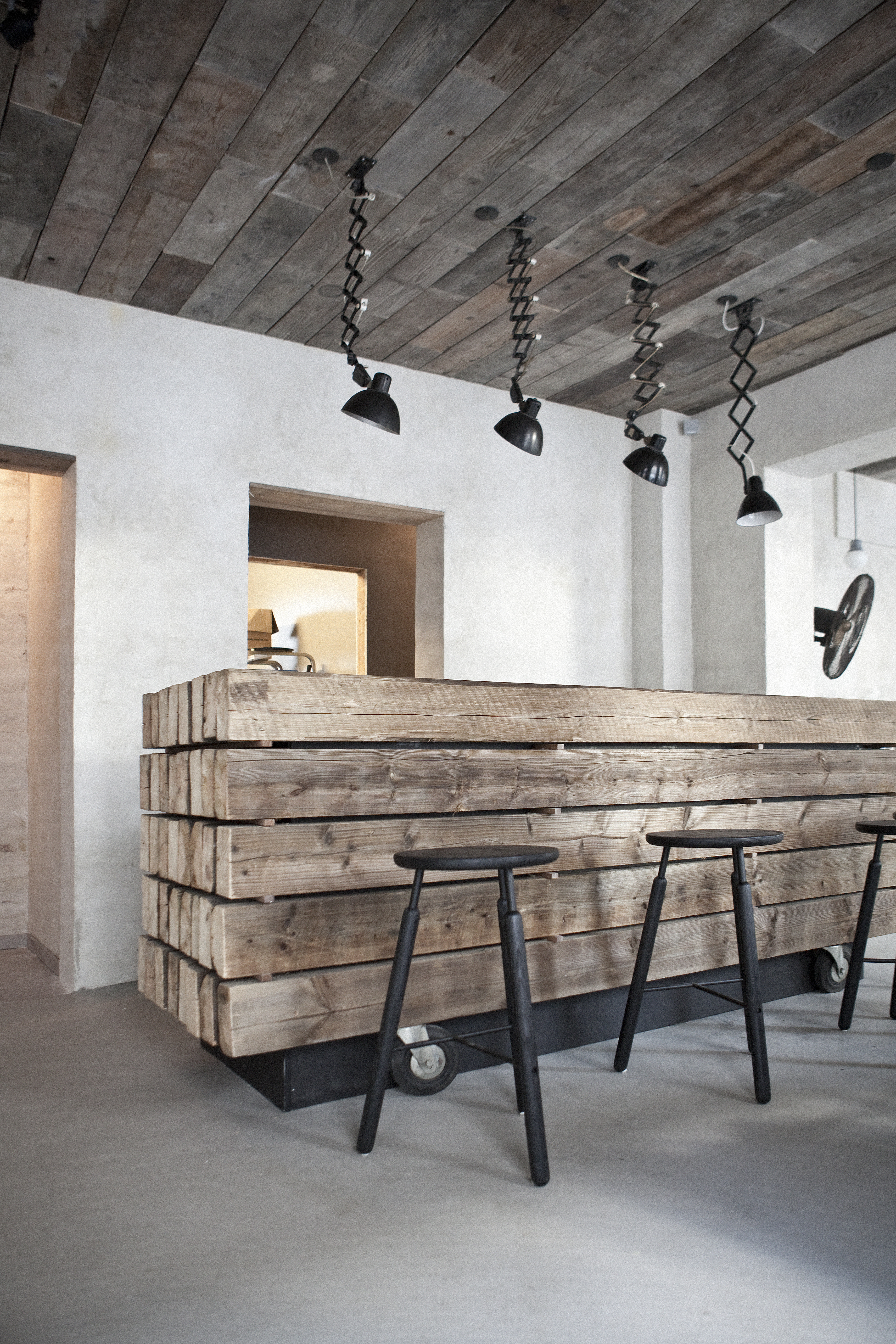 Prisvindende restaurant, höst er indrettet med brugte materialer ...